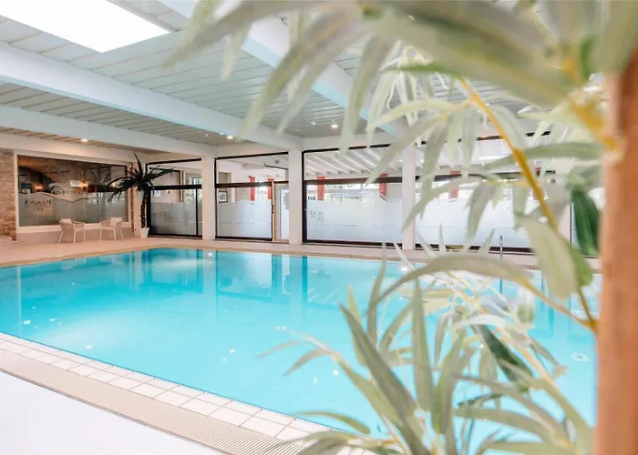 Western Polisina Hotell 4*