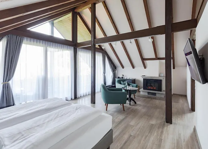 Western Polisina Hotell 4*