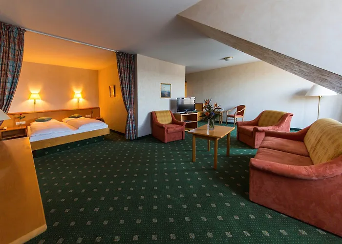 Western Polisina Hotell 4*